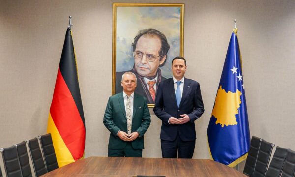 Abdixhiku pret në takim ambasadorin Rohde, flasin për ecurinë e fushatës elektorale