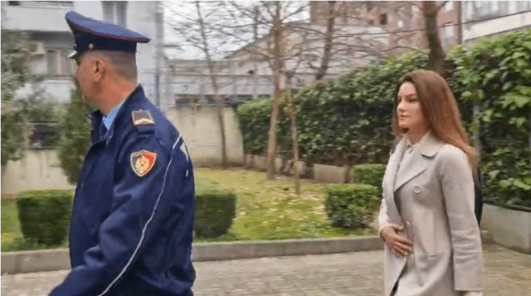  Prenga: Gruas së Veliajt iu sekuestruan rroba ‘firmato’ që kushtojnë me mijëra euro