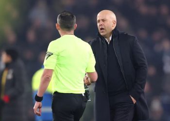 Arne Slot për kartonin e kuq që mori- Emocionet më mposhtën