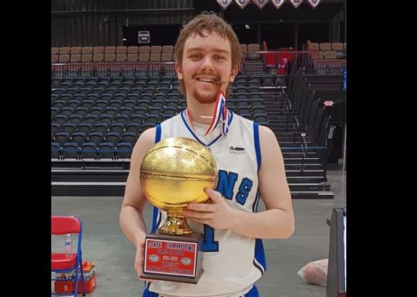 Djaloshi nga Kosova shpallet kampion basketbolli në ShBA