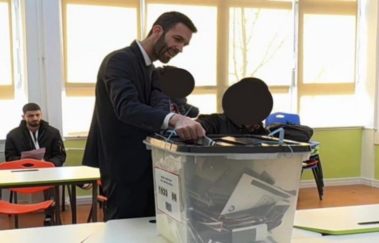 Eman Rrahmani votoi në Shkollën ‘Nazim Gafurri’ në Prishtinë