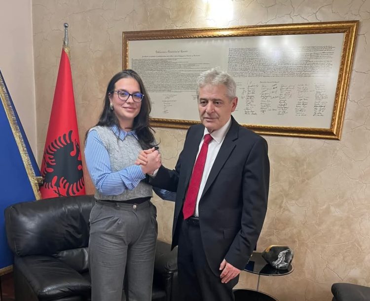 Kandidatja për deputete, Aulona Syla merr mbështetje nga Ali Ahmeti