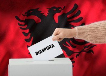 Në Shqipëri miratohet modeli i fletëvotimeve për emigrantët