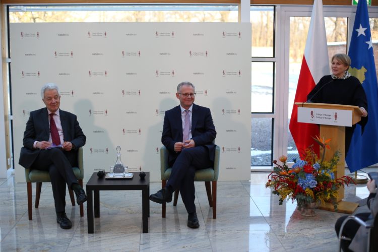 Bislimi në Kolegjin e Evropës në Natolin, i njofton studentët me rrugëtimin shtetndërtues të Kosovës
