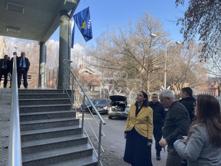 Sveçla e Rizvanolli vizitojnë objektin e ri të Policisë së Kosovës në veri të vendit
