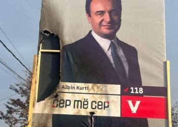 Incidenti i radhës në Skenderaj, digjet me benzinë posteri i Albin Kurtit