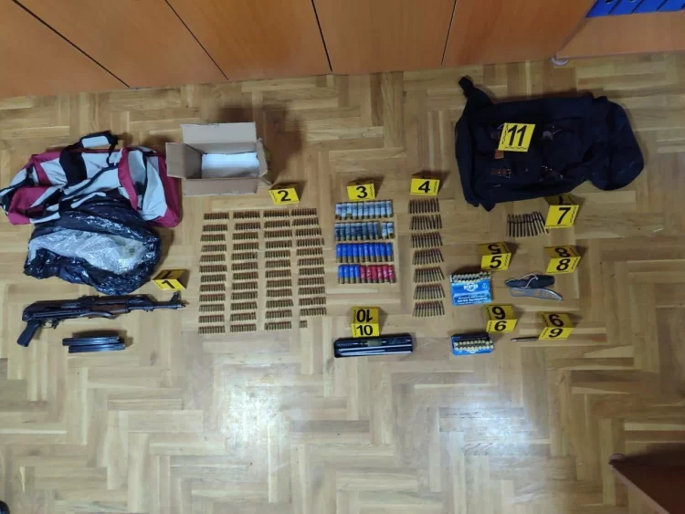 Policia e Kosovës gjen armë dhe municion në veri të Mitrovicës
