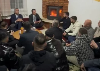 Kurti merr përkrahje në “Kodrën e Trimave”, thotë se 30 anëtarë të LDK-së kaluan në VV