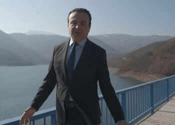 Kurti nga Liqeni i Ujmanit: Ftoj qytetarët të marrin pjesë në tubimin elektoral më të madh të mbajtur ndonjëherë në Prishtinë