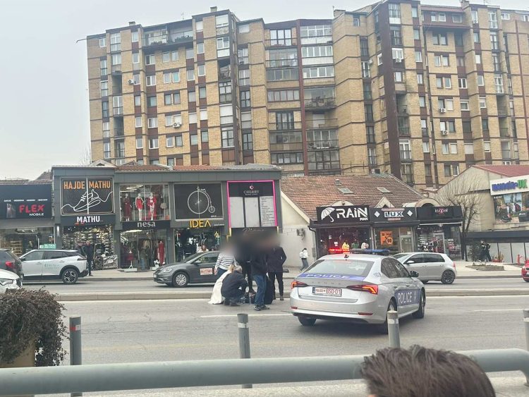 Vetura e godet një këmbësore tek “Santea” në Prishtinë