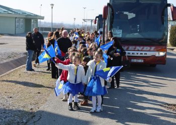 Nxënës e mësues vizitojnë FSK-në në prag të 17-vjetorit të Pavarësisë