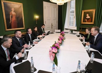 Kurti takon emisarin e BE-së, i thotë se Serbia po i shkelë marrëveshjet