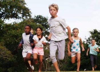 Gjysma e fëmijëve nën 6 vjeç në Shqipëri në risk për varfëri