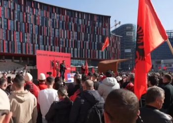 “Të duam kombin çdo ditë” tubimi në Tiranë për festën e Pavarësisë së Kosovës