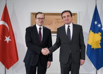 Kryeministri  takohet me Angilin, flasin për zhvillimet e fundit në vend
