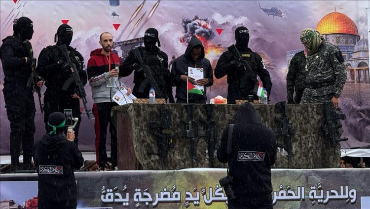 Hamasi i dorëzon 2 pengje të tjera izraelite Kryqit të Kuq në Rafah