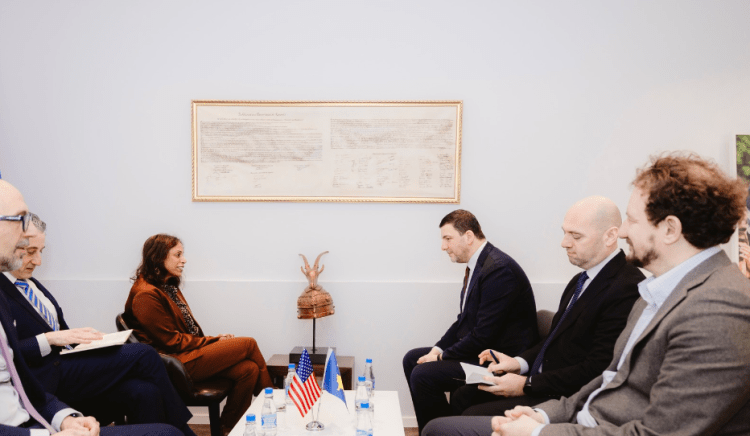 Takohet me Prattipatin, Krasniqi: SHBA-ja ka qenë dhe mbetet partneri ynë strategjik