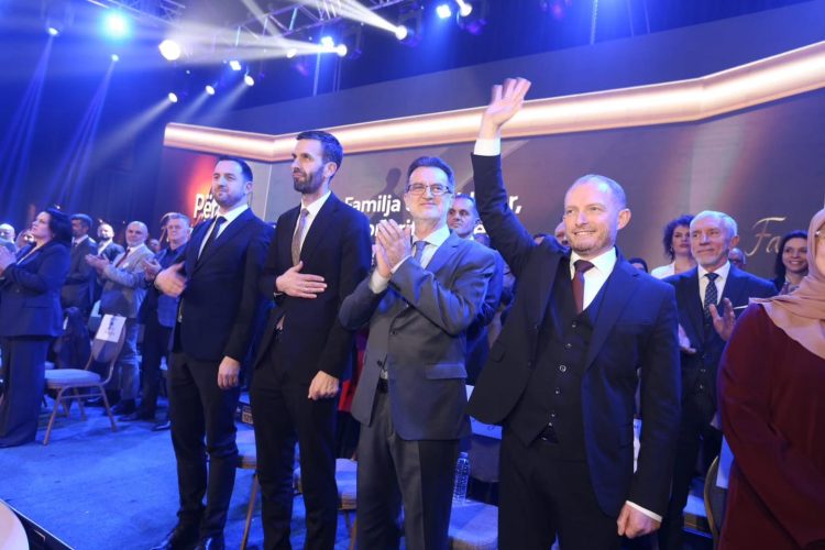 Koalicioni për Familje e mban tubimin përmbyllës: Voto 129 – sepse e ardhmja jonë nis tani