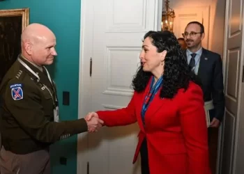 Presidentja Vjosa Osmani takohet me zyrtarin e lartë të NATO-s