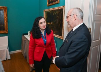 Presidentja Osmani pranon urime nga presidenti i Estonisë për 17-vjetorin e Pavarësisë së Kosovës