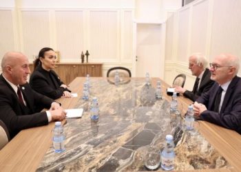 Haradinaj takohet me ambasadorin francez, flasin për zgjedhjet e 9 shkurtit