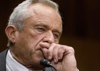 Senati avancon nominimin e Kennedy Jr. për Sekretar Shëndetësor