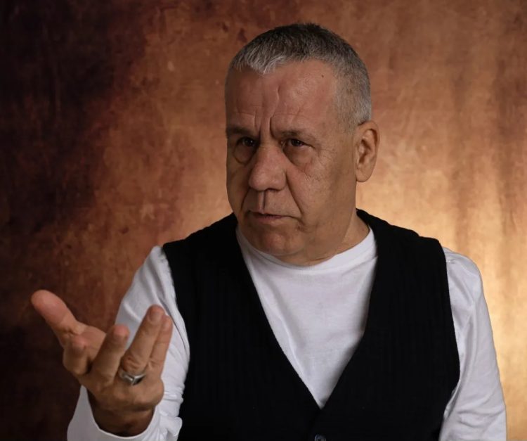 Në Kosovë më të paguar janë ata që publikisht e shajnë Albin Kurtin?!