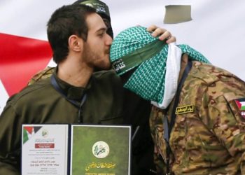 Lamtumira emocionale e pengut izraelit me anëtarët e Hamasit
