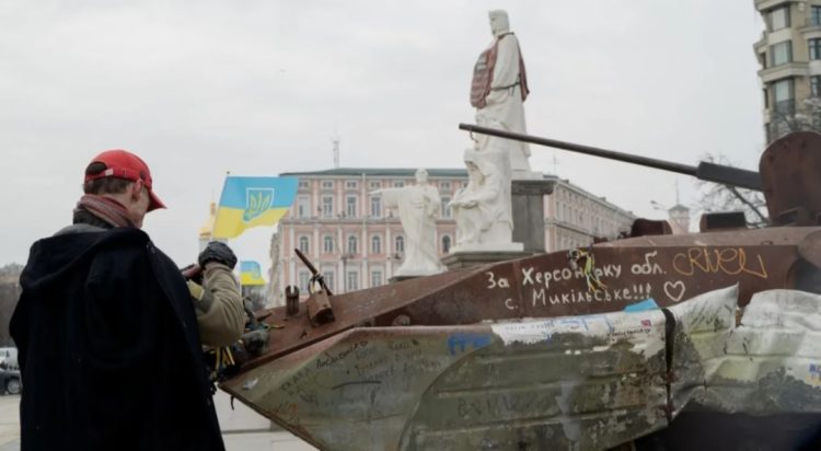 “Një ndjesi pasigurie…”/ VOA: Tre vjet pas fillimit të luftës në Ukrainë lëkundet mbështetja amerikane