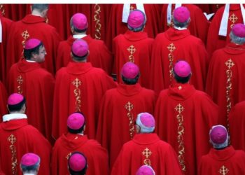 Çfarë do të ndodhë nëse Papa Françesku vdes? Nga zia te “tymi i bardhë”