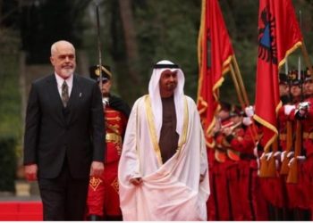 Presidenti i Emirateve Arabe pritet nga Rama në Pallatin e Brigadave, nënshkruhen marrëveshje për energjinë e rinovueshme dhe përdorimin e kamerave inteligjente