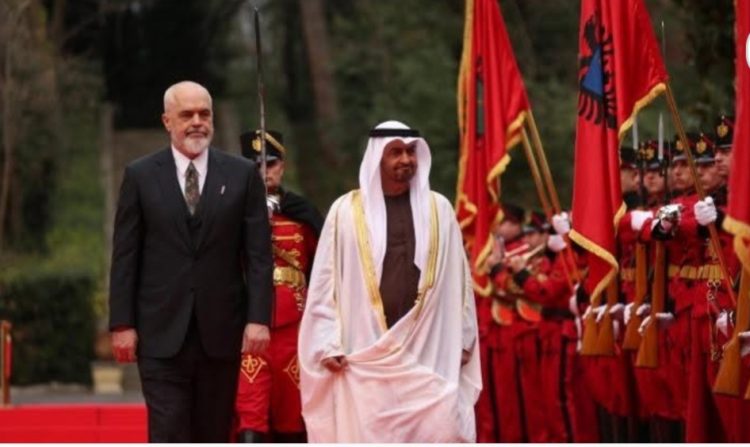 Presidenti i Emirateve Arabe pritet nga Rama në Pallatin e Brigadave, nënshkruhen marrëveshje për energjinë e rinovueshme dhe përdorimin e kamerave inteligjente