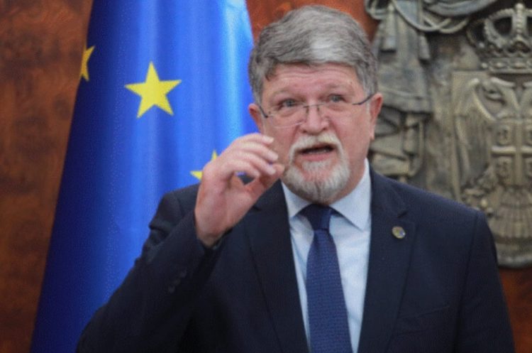 Vuçiq provon të gënjejë edhe në emër të Parlamentit Evropian, e përfshin Piculën dhe studentët që po protestojnë në Serbi