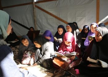 Gaza, fëmijët palestinezë vazhdojnë mësimin e Kuranit përmendësh pavarësisht vështirësive