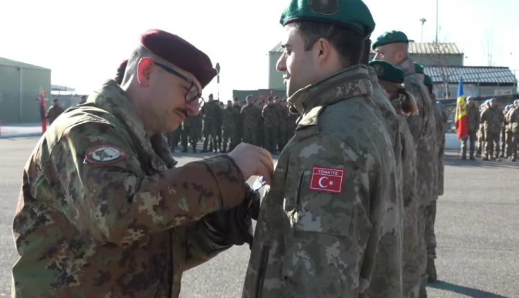 Ushtarët turq të KFOR-it dekorohen me medalje, për shërbimin e tyre