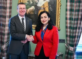 Osmani takon homologun letonez: Mirënjohëse për mbështetjen e palëkundur