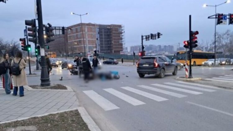 Aksident komunikacioni në Prishtinë, lëndohen dy motoçiklistë
