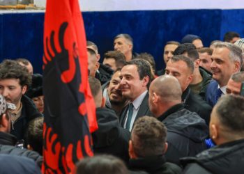 Kurti takon mbështetësit e tij në Prishtinë, zotohet se do të bëjë dyfishimin e kapacitetit të mbulueshmërisë së ngrohjes qendrore në kryeqytet