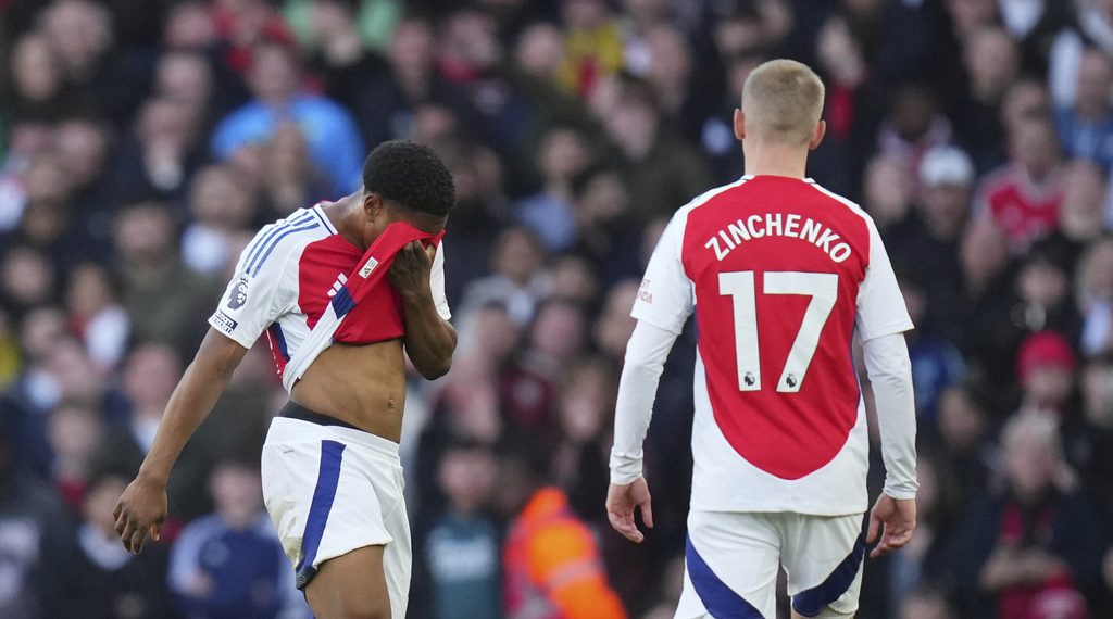 Arsenali ia lë terrenin hapur Liverpoolit, mposhtet nga West Ham