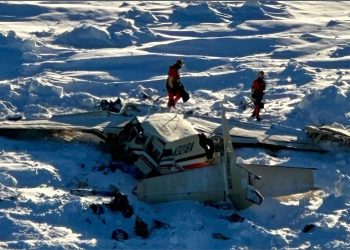 10 të v*dekur nga rrëzimi i avionit në Alaska