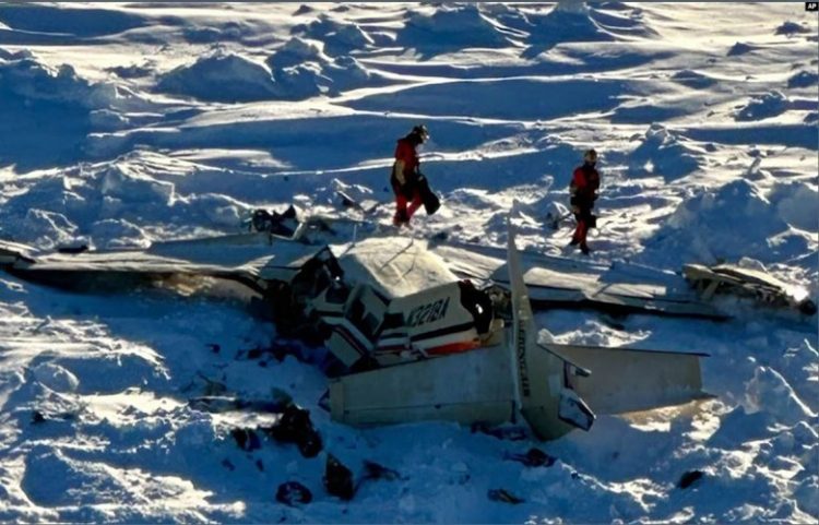 10 të v*dekur nga rrëzimi i avionit në Alaska