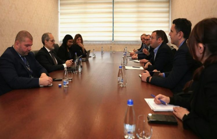 Guvernatori Ismaili pret në takim ekspertët e Misionit të Bankës Botërore