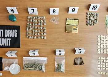 Policia kryen kontroll në një shtëpi në Mitrovicë – sekuestron narkotikë dhe 1110 euro para të gatshme