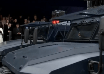 FSK dhe Policia e Kosovës nderojnë 17-vjetorin e Pavarësisë me parakalim, emocion, nder e krenari