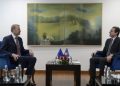 Kryeministri Kurti priti në takim shefin e zyrës së BE-së, diskutuan për heqjen e masave ndaj Kosovës