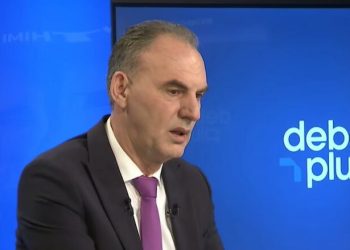 Limaj flet për mundësinë e koalicionit me LVV-në: Me AAK-në jemi parti të ndara