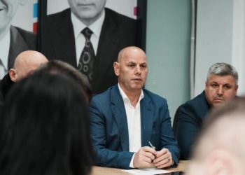 “Limaj mund t’i kthejë shpinën Haradinajt dhe të bashkohet me Kurtin”, Lladrovci thotë se i qëndron kësaj deklarate – parashikon edhe sa deputet mund t’i ketë Nisma