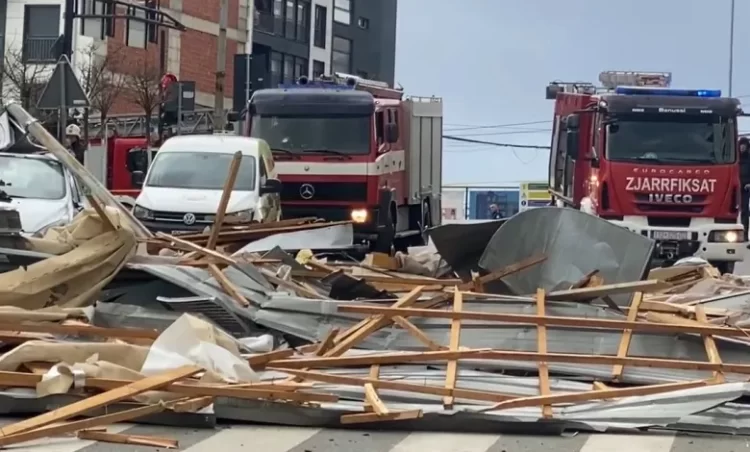 Rënia e çatisë së objektit të Komunës së Prishtinës, njëri i a*kuzuar d*ënohet me 3 vite b*urgim e 5 mijë euro gjobë, tjetri me 2 vite b*urgim