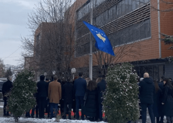 Ngritja solemne e flamurit të Kosovës në Ditën e Pavarësisë (Video)