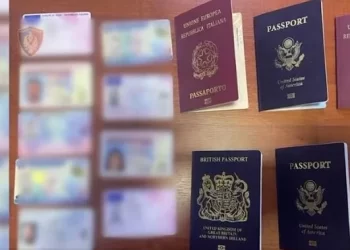 Goditet grupi k*riminal që falsifikonte dokumente, 6 të a*rrestuar nga Shqipëria dhe Kosova